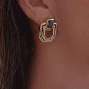 Brinco Médio Pedra Retangular Vazado 2 Voltas Verde