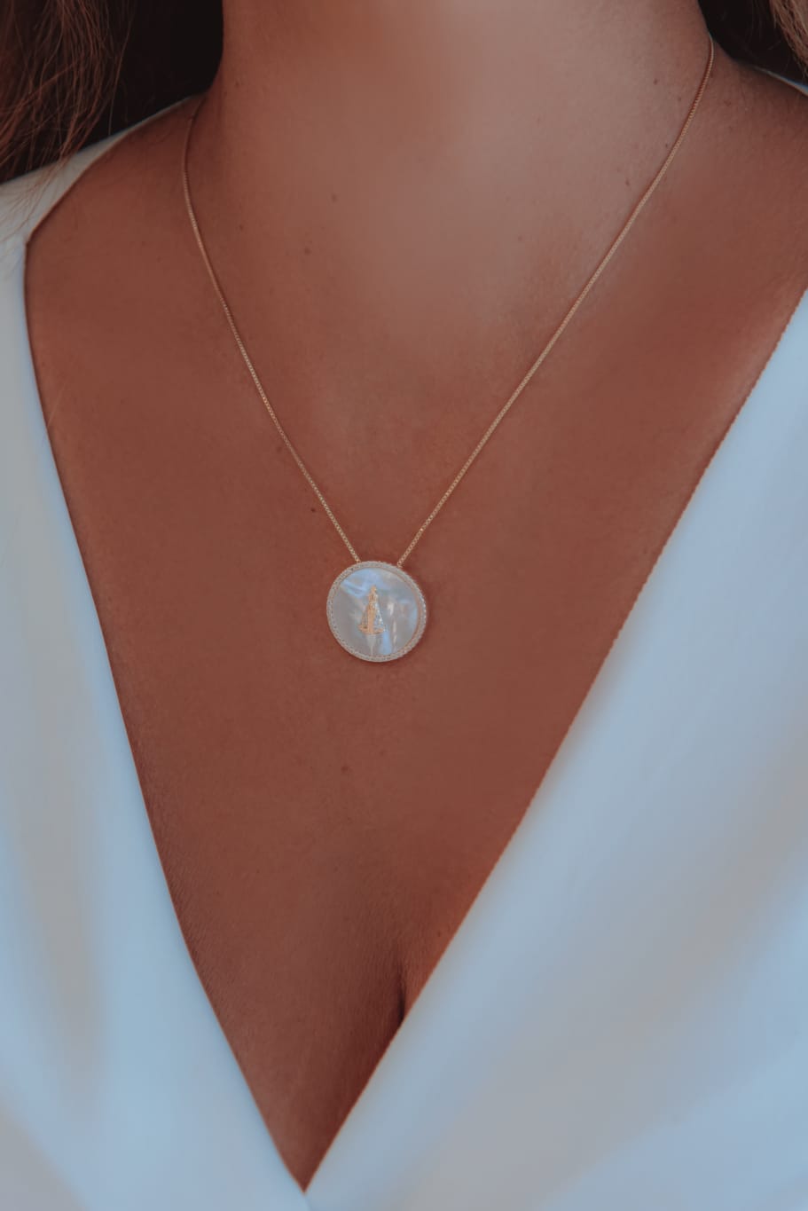 Colar Aparecida Redonda Madreperola e Cravejado