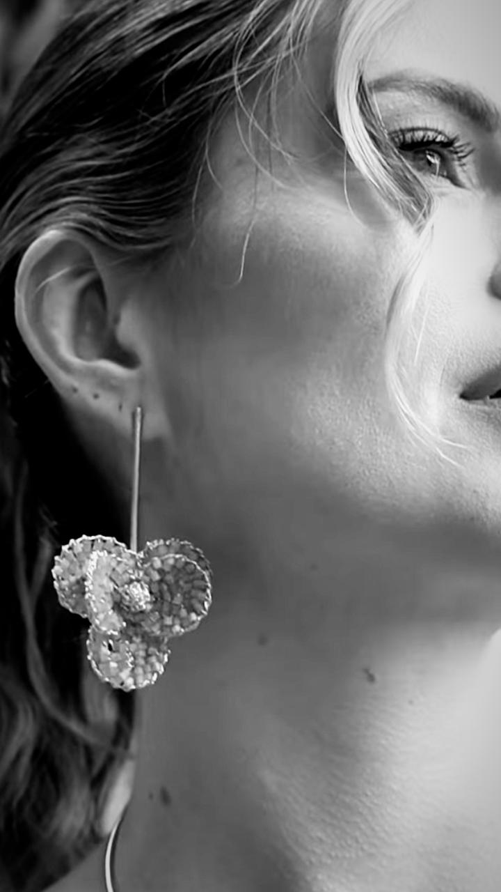 Brinco orquídea ouro